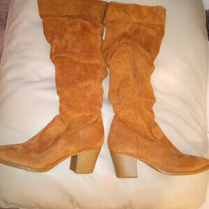 Suede boots